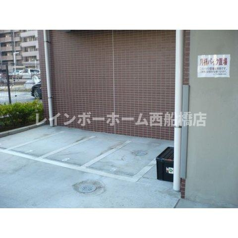 アジリア浦安の駐車場