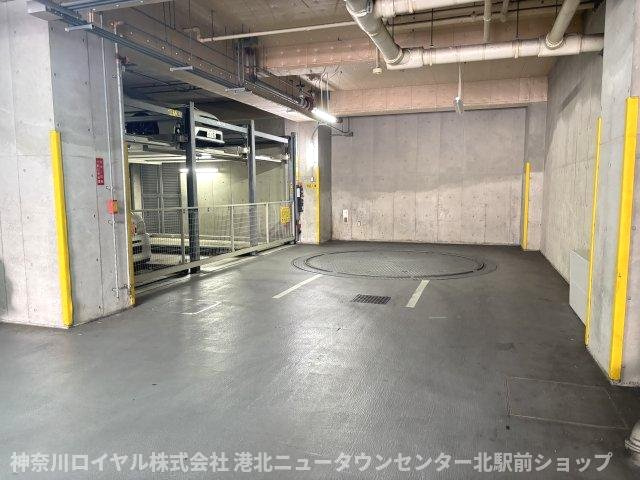 【駐車場】