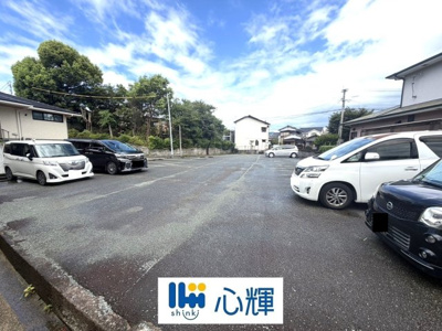 【駐車場】 | 久留米市諏訪野町（オール電化・2世帯住宅） | 近隣（物件から約30ｍ）の貸し駐車場。6500円／月。