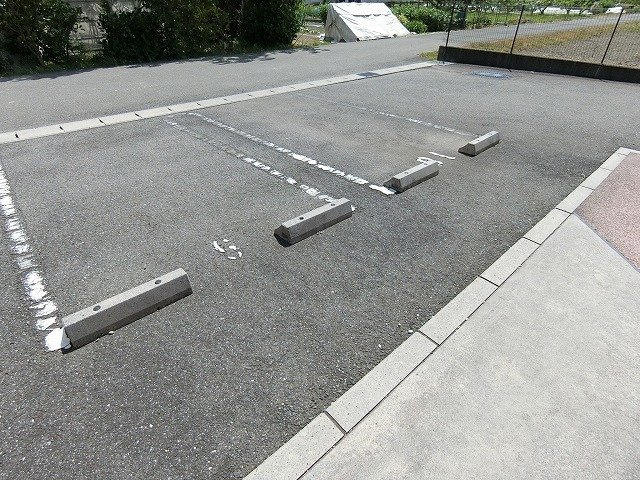 マーベラスＡの駐車場