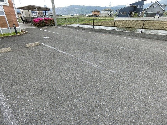 メゾン・ド・ロワールＢの駐車場