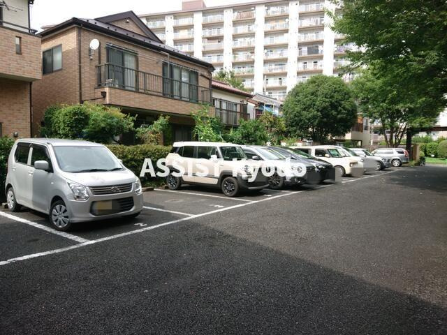 カーサ５０１の駐車場
