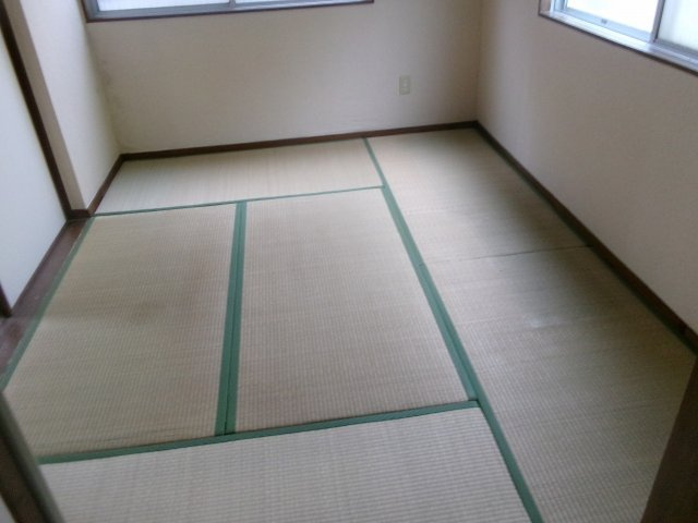 シャトーFの和室