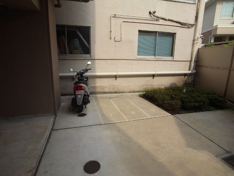 エスポワールの駐車場