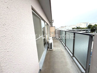 【バルコニー】 | ネオコーポ東武庫川　南西角部屋 | バルコニーはL字型です♪南側・西側でたいへん陽当たりも良くお洗濯物もすぐに乾きますね！！