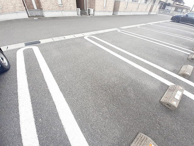 ロジュマンＥの駐車場