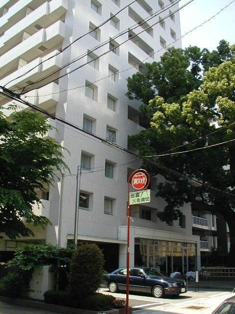 文京区本郷１丁目の賃貸マンションのエントランス