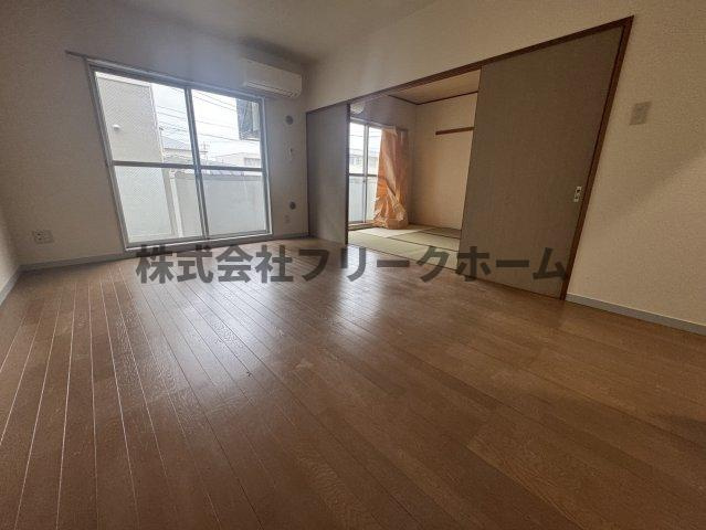 プレミールニイヤの居間・リビング