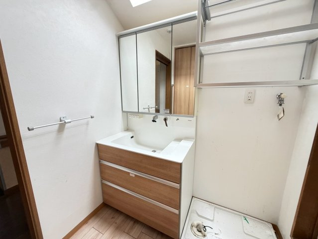 菱屋西２丁目最上階３階ワンフロアの独立洗面台