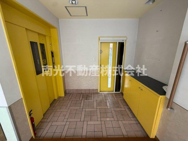 菱屋西２丁目最上階３階ワンフロアの玄関