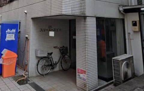 スリーエースビルのエントランス