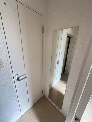 【展望】 | レスペランス | ※参考写真※玄関には全身ミラー付きでお出かけの時の身だしなみ確認もばっちり！