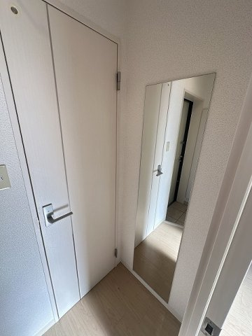 【展望】 | レスペランス | ※参考写真※玄関には全身ミラー付きでお出かけの時の身だしなみ確認もばっちり！