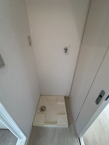 【設備】 | レスペランス | ※参考写真※洗面所にある室内洗濯機置き場です♪室内に置けるので洗濯機が傷みにくい☆