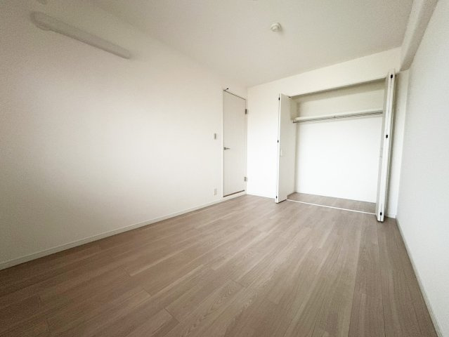 ライオンズマンション高槻の洋室