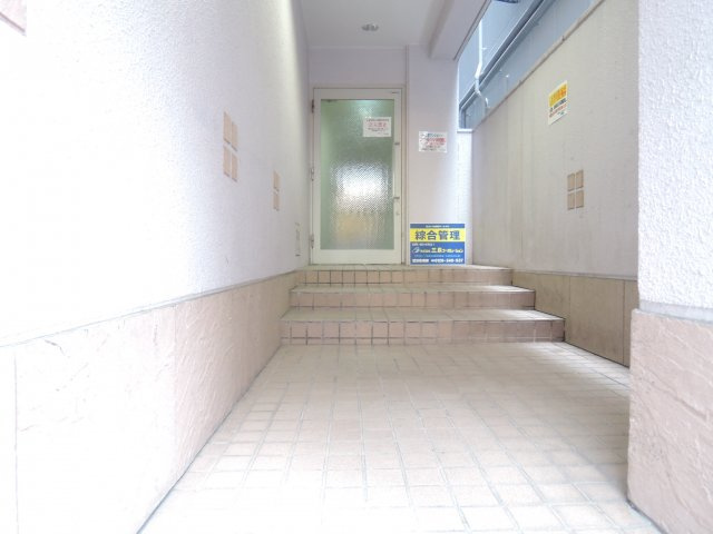 二宮マンションのエントランス