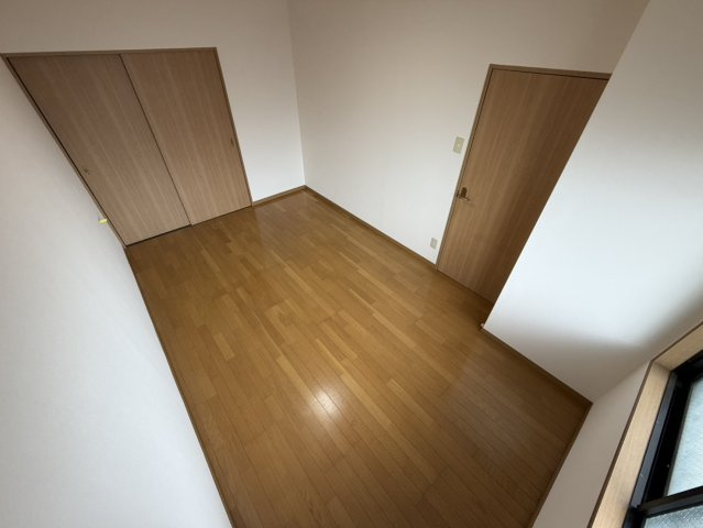 【寝室】 | ロイヤルパインズ