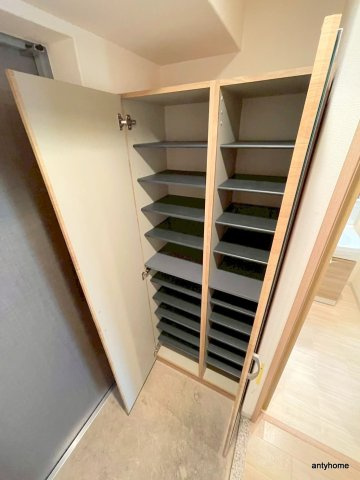 アークグラン大阪WEST　仲介手数料無料の収納