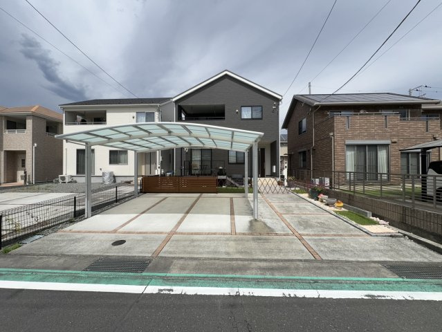 【外観】 | 富士市五貫島　中古戸建 | 敷地面積５０坪以上の築浅戸建て♪カーポート、ルーフテラス付き♪