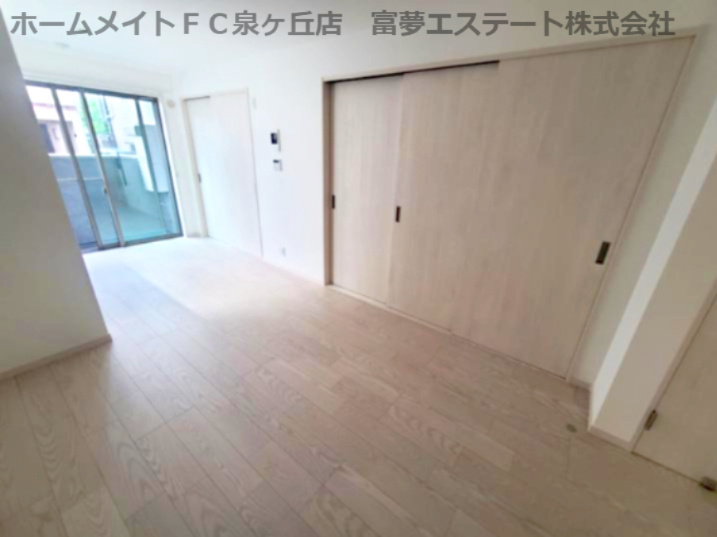 ヴェルメゾン堺北条町の居間・リビング|リビングと洋室の戸を閉めたとき