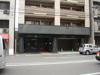 スワンズ京都二条城北のエントランス