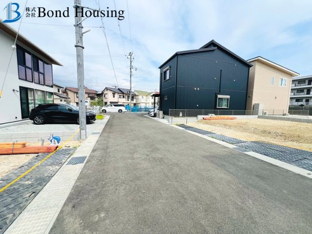 江井島小学校徒歩5分　大久保町江井島第4　新築2区画　1号棟の前面道路含む現地写真