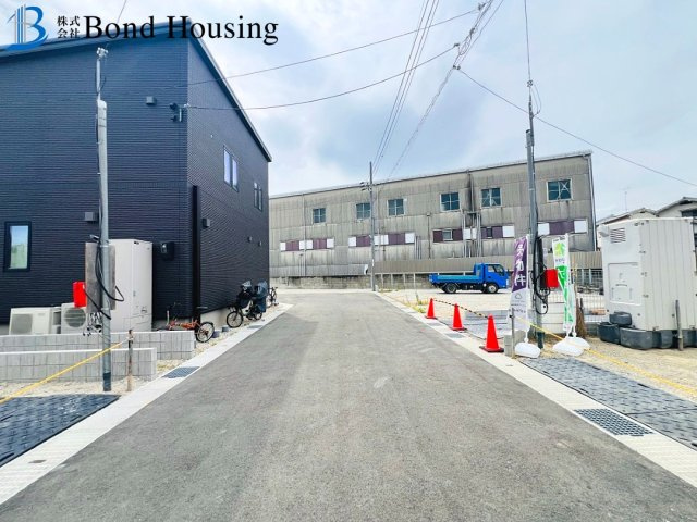 江井島小学校徒歩5分　大久保町江井島第4　新築2区画　1号棟の前面道路含む現地写真