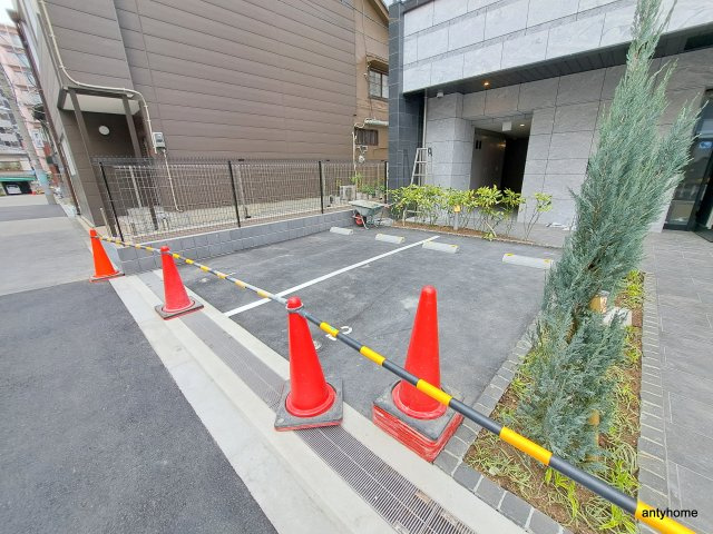 プレサンス松屋町ヴィゴラス 仲介手数料無料の駐車場