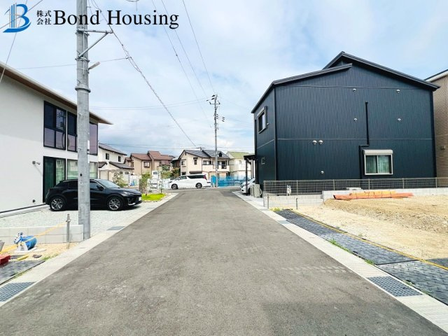 3台駐車可能　大久保町江井島第4　新築2区画　2号棟の前面道路含む現地写真