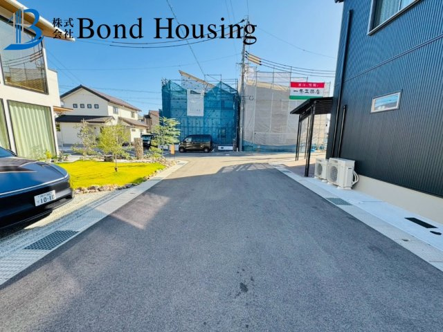 3台駐車可能　大久保町江井島第4　新築2区画　2号棟の前面道路含む現地写真