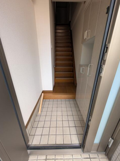 友井三丁目　中古戸建の玄関