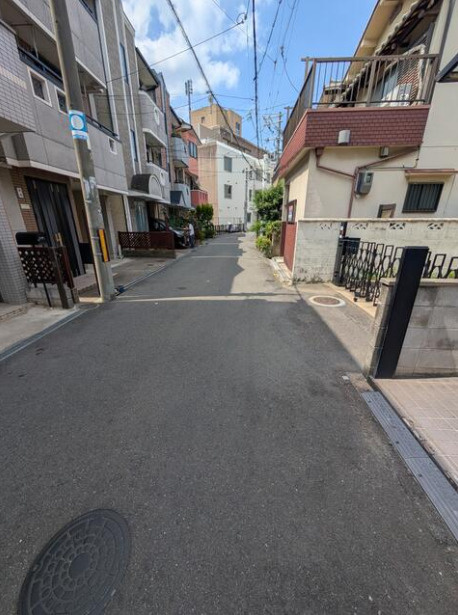 友井三丁目　中古戸建の前面道路含む現地写真
