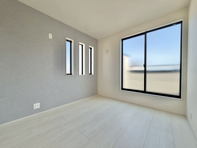 あきる野市平沢第2の寝室|【5.3帖】ゆったりとした広さを確保した主寝室。ベッドを置いてもゆとりがあります。