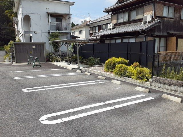 メゾントルビアック　Ａ棟の駐車場