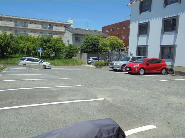 第1レオン光園の駐車場