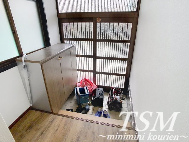 香里西之町貸家の玄関