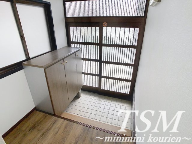 香里西之町貸家の玄関