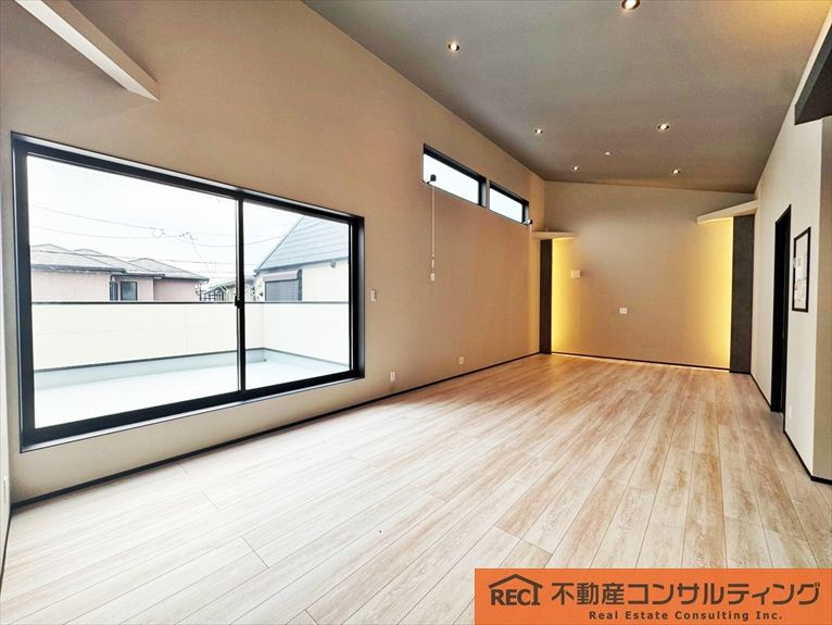 神戸市灘区篠原本町1丁目　C号地　新築戸建の居間・リビング|阪急六甲駅徒歩5分！駐車スペース2台分有り！