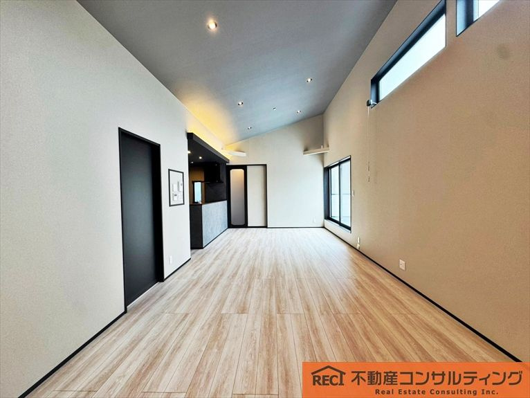 神戸市灘区篠原本町1丁目　C号地　新築戸建の内装