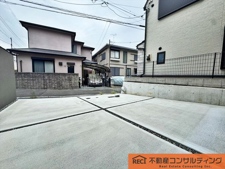神戸市灘区篠原本町1丁目　C号地　新築戸建の駐車場