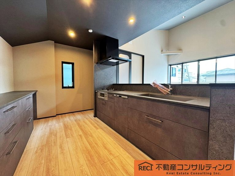 神戸市灘区篠原本町1丁目　C号地　新築戸建のキッチン|LDKは広々25.5帖でゆったり過ごせます♪