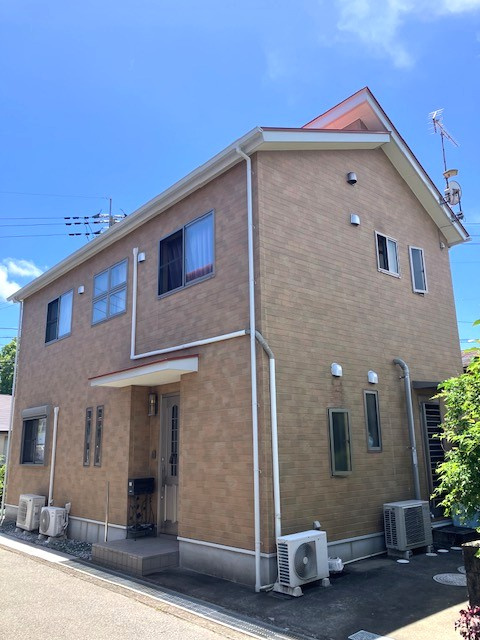 「ひろびろ17帖リビング＆駐車場2台」土佐市中島　中古一戸建ての外観|飽きのこないブラウン系の外壁♪陽当たりも良好☆