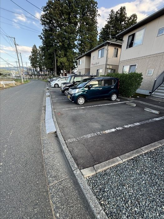 アップルヒルズ　Ｂの駐車場