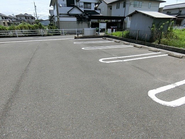 アクアオアシスⅠの駐車場