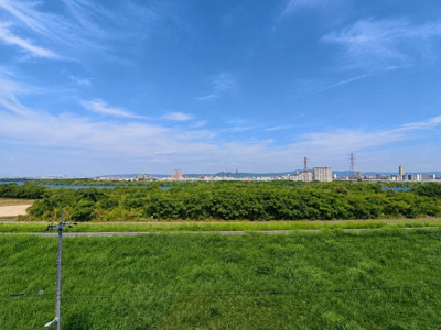 【展望】 | BELISTA東淀川大桐C棟 | リバーサイドならでは！目の前の視界が広がる開放感と眺望を楽しめるロケーションです。