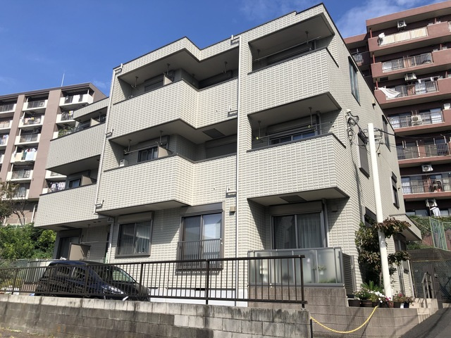 エスコートアイの外観