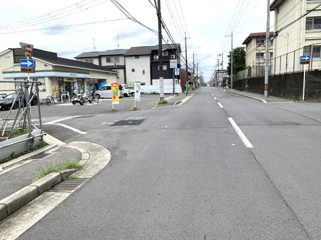 京都市北区紫竹北栗栖町　中古一戸建の前面道路含む現地写真