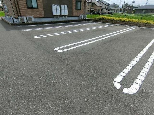 ピースクローバーⅠの駐車場
