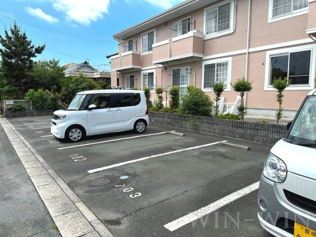 サンライズ忠興の駐車場