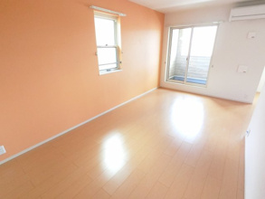 【居間・リビング】 | イリース | ※角部屋の写真です、側面の窓はございません